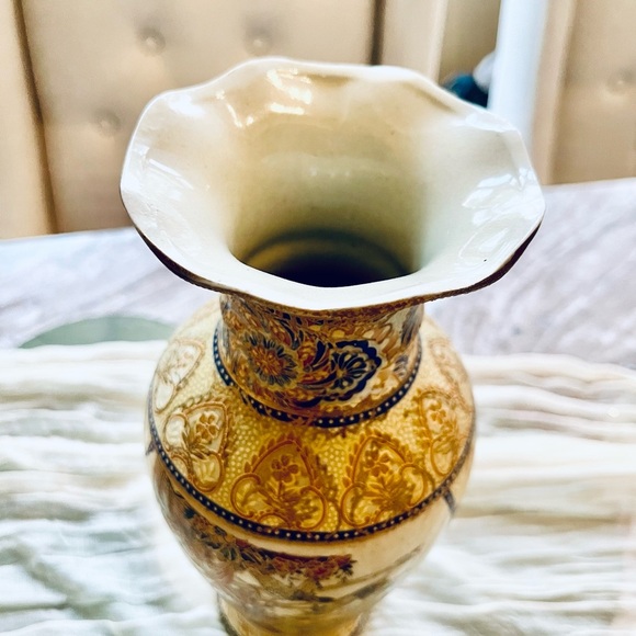 Vintage Hand-painted Satsuma Style Heron Motif Vase with gold detailing - Picture 6 of 6